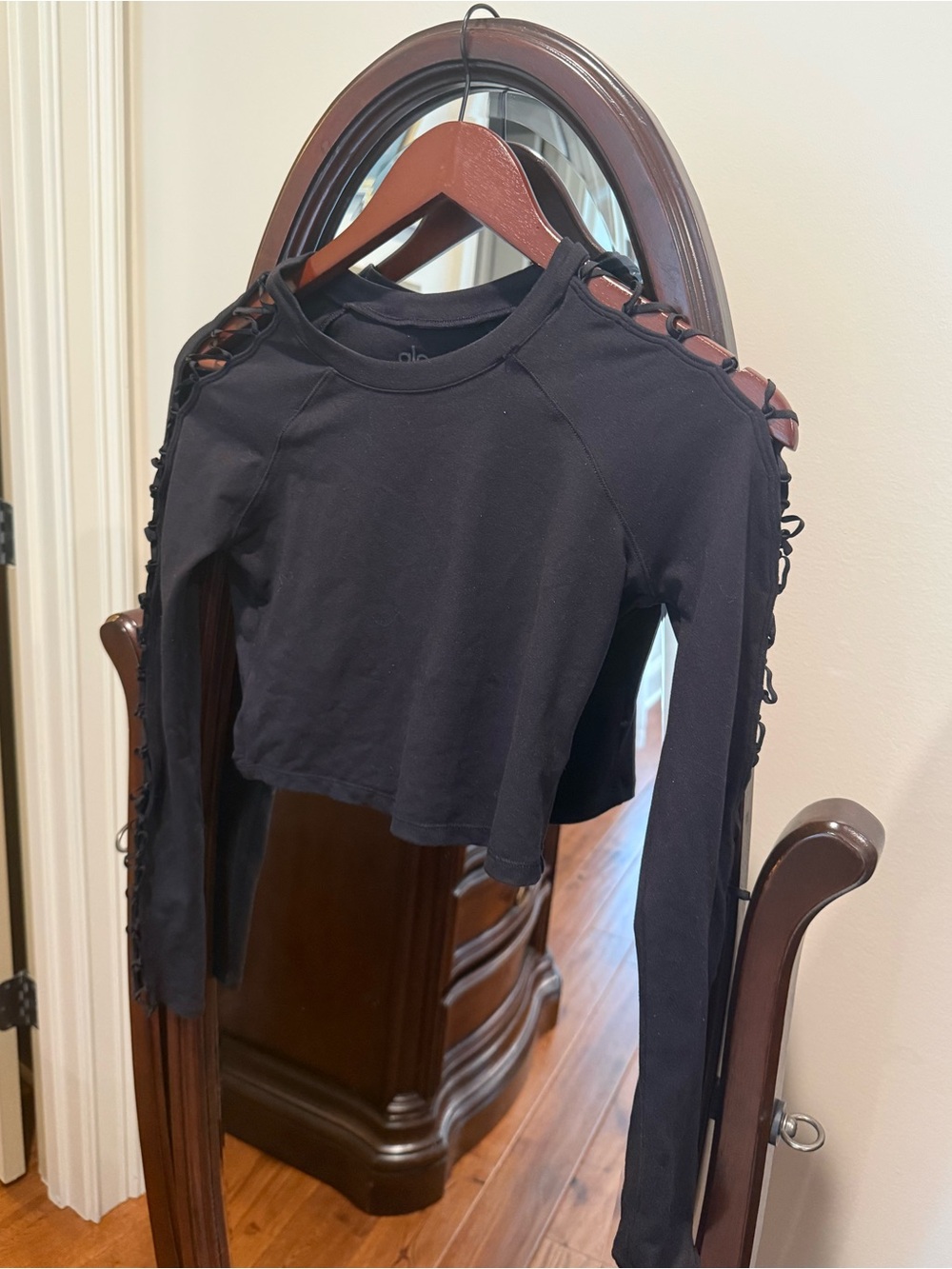 ALO Yoga Black Long Sleeve Crop Top, Size S